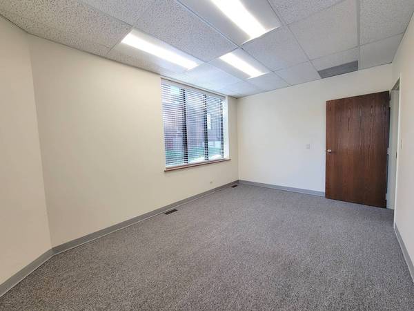 124 S COUNTY FARM RD #B1-A, Wheaton, IL 60187