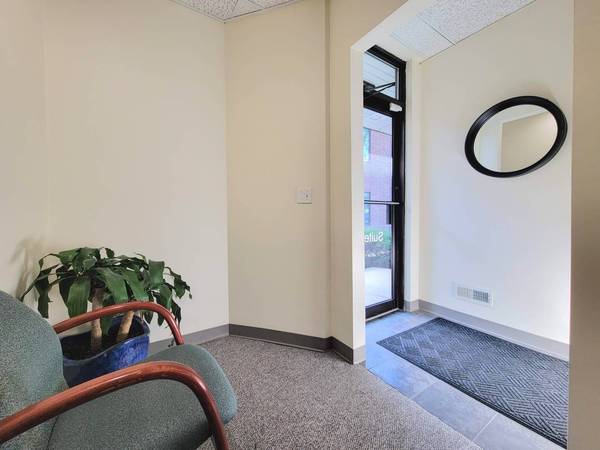 124 S COUNTY FARM RD #B1-A, Wheaton, IL 60187