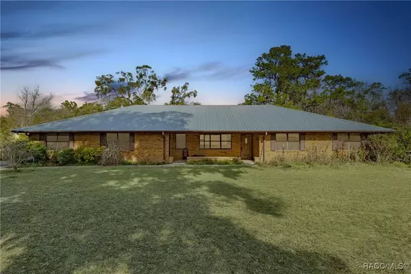 1003 WALKER DR, Interlachen, FL 32148