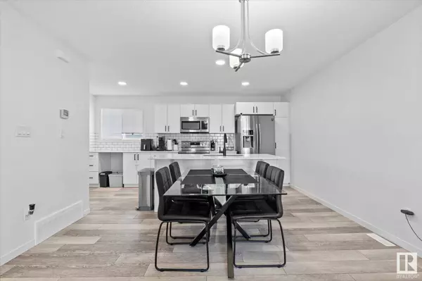 828 DANIELS WY SW, Edmonton, AB T6W 4C8