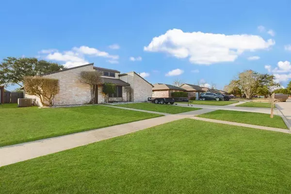 405 Valley Brook DR, La Porte, TX 77571