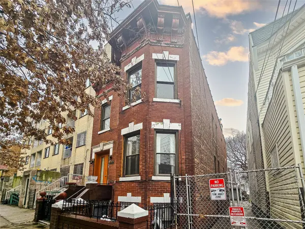 100-11 39 AVE, Corona, NY 11368