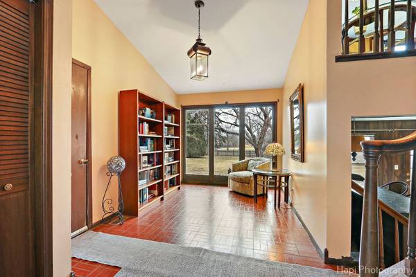 880 Rosedale LN, Hoffman Estates, IL 60169