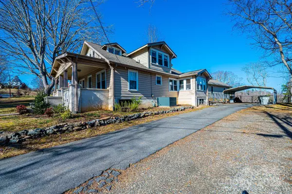 414 Woodsway LN NW, Lenoir, NC 28645