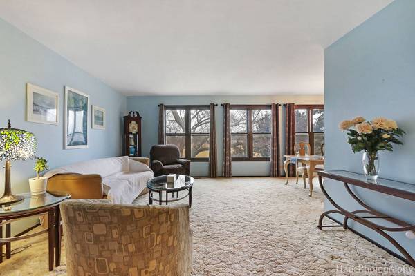 880 Rosedale LN, Hoffman Estates, IL 60169