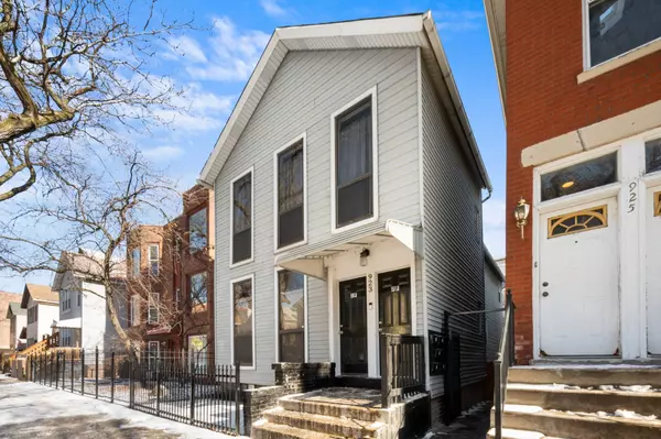 923 S Carpenter St, Chicago, IL 60607-3786