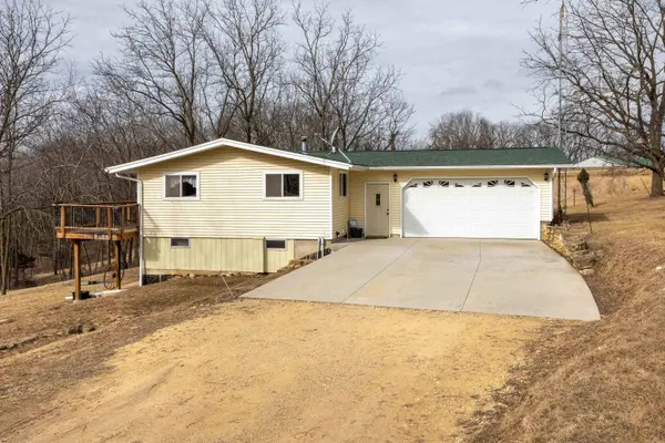 41 W Schapville Road, Scales Mound, IL 61075