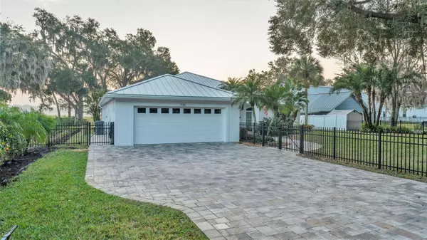 739 SWANN DR, Lakeland, FL 33809