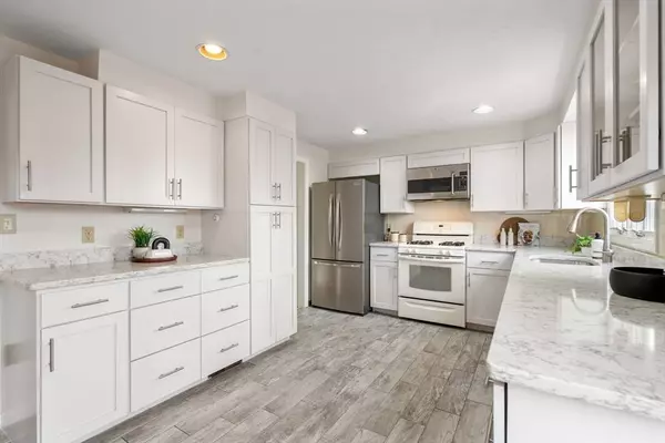 158 Brook Farm Rd #158, Boston, MA 02132