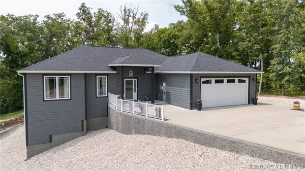 132 Arrowhead DR, Lake Ozark, MO 65049