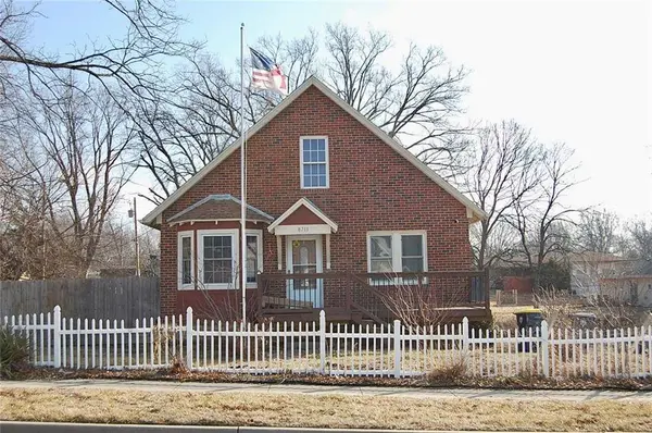 8711 N Oak Trafficway, Kansas City, MO 64155