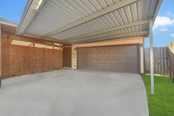 405 Valley Brook DR, La Porte, TX 77571