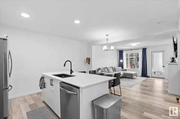 828 DANIELS WY SW, Edmonton, AB T6W 4C8