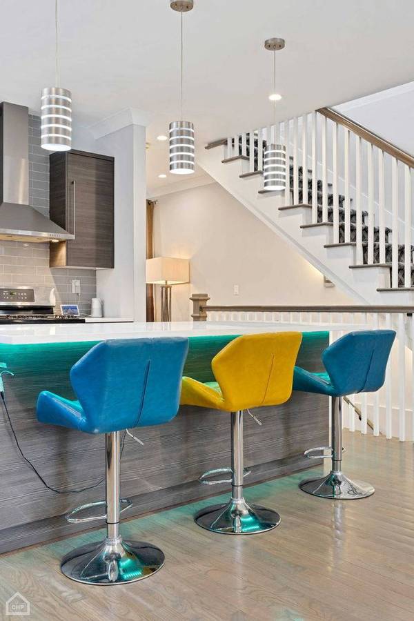 3812 N Troy ST, Chicago, IL 60618