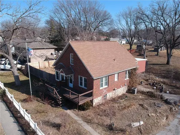 8711 N Oak Trafficway, Kansas City, MO 64155