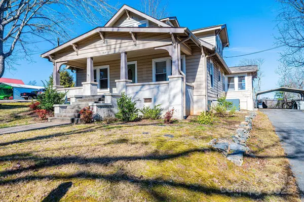 414 Woodsway LN NW, Lenoir, NC 28645