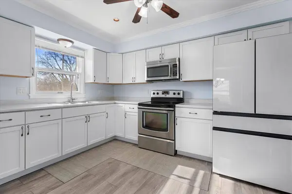 913 N Moreland BOULEVARD, Waukesha, WI 53188