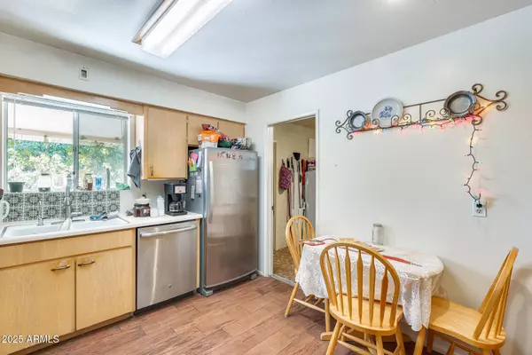 5501 E DALLAS Street, Mesa, AZ 85205