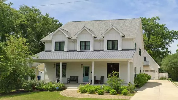 705 N Columbia Street, Naperville, IL 60563