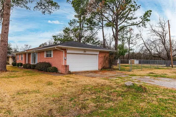 115 Brookhollow Drive, Terrell, TX 75160