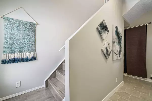 1308 154 AVE SW, Calgary, AB T2Y 3E5