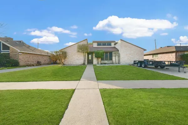 405 Valley Brook DR, La Porte, TX 77571