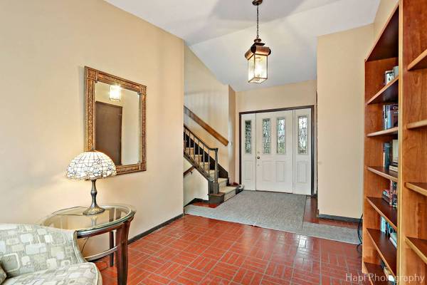 880 Rosedale LN, Hoffman Estates, IL 60169