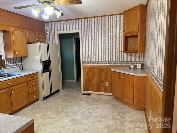 190 Nine Patch LN, Taylorsville, NC 28681