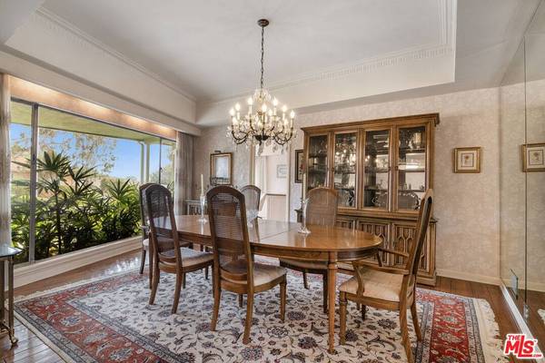 2241 Duxbury Cir, Los Angeles, CA 90034