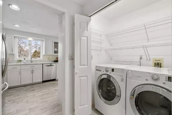 158 Brook Farm Rd #158, Boston, MA 02132