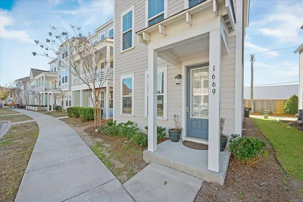 1669 Indy Dr, North Charleston, SC 29405