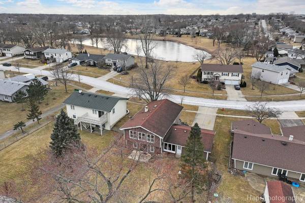 880 Rosedale LN, Hoffman Estates, IL 60169