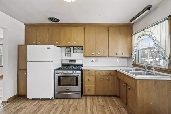 6109 9th ST N, Oakdale, MN 55128