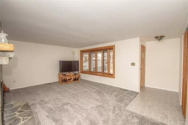 7045 Bascombe Drive, Huber Heights, OH 45424