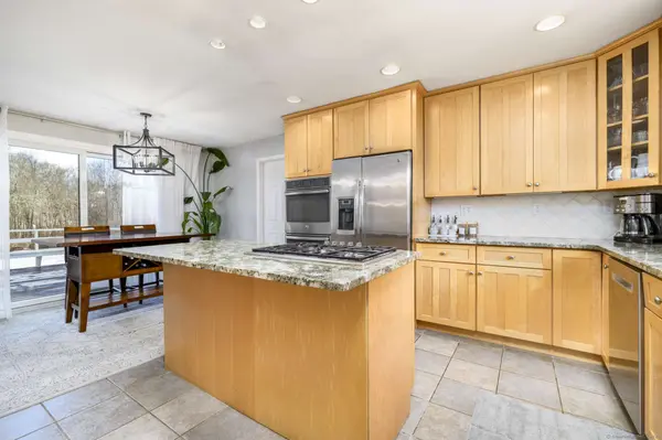 1824 Newfield Avenue, Stamford, CT 06903