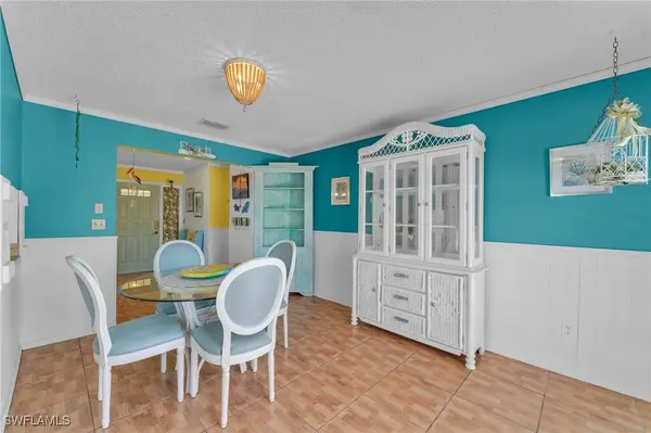 4118 SE 10th CT, Cape Coral, FL 33904