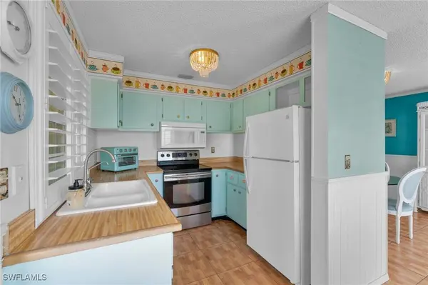 4118 SE 10th CT, Cape Coral, FL 33904