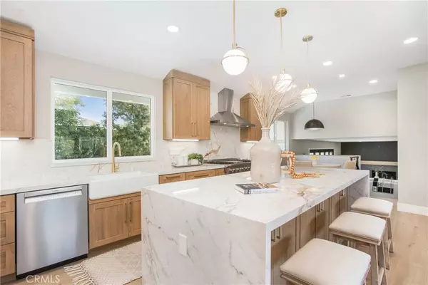 2016 Phalarope CT, Costa Mesa, CA 92626