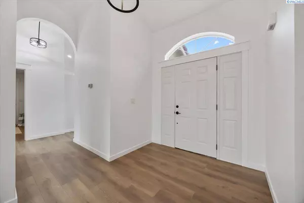 5401 Holly Way, West Richland, WA 99353