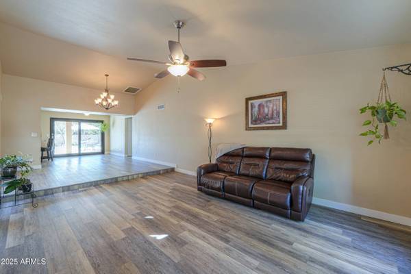 4027 E PUEBLO Avenue, Mesa, AZ 85206