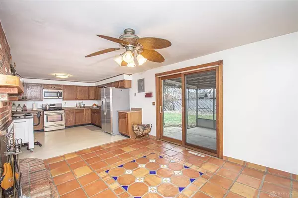 7045 Bascombe Drive, Huber Heights, OH 45424