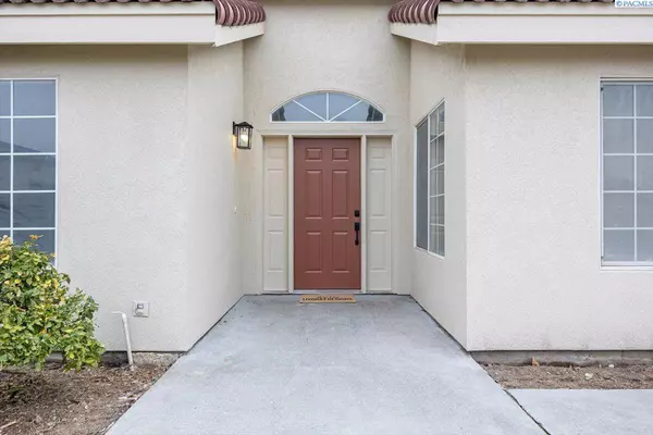 5401 Holly Way, West Richland, WA 99353