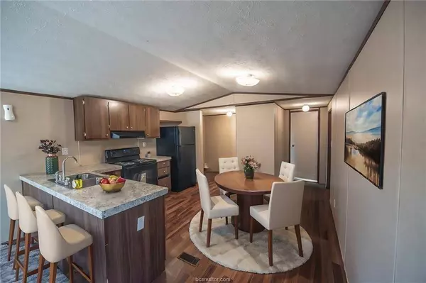 900 Post Oak ST, Calvert, TX 77837