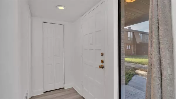 1836 N CRYSTAL LAKE DR #112, Lakeland, FL 33801