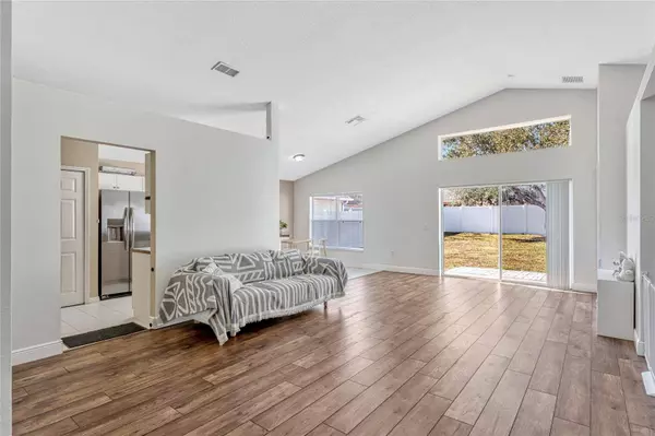 5726 ESSEX ISLE DR, Orlando, FL 32829