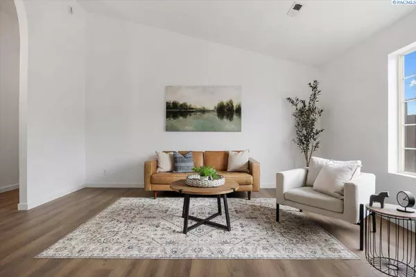 5401 Holly Way, West Richland, WA 99353