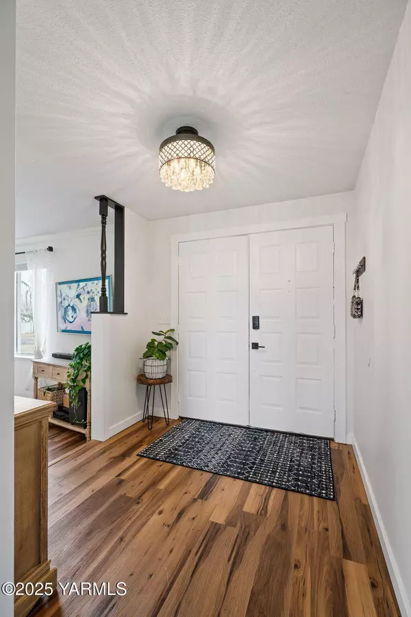 4215 McCullough Rd, Yakima, WA 98903