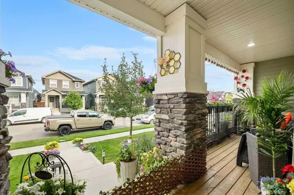 125 Ravenstern CRES SE, Airdrie, AB T4A 0W3