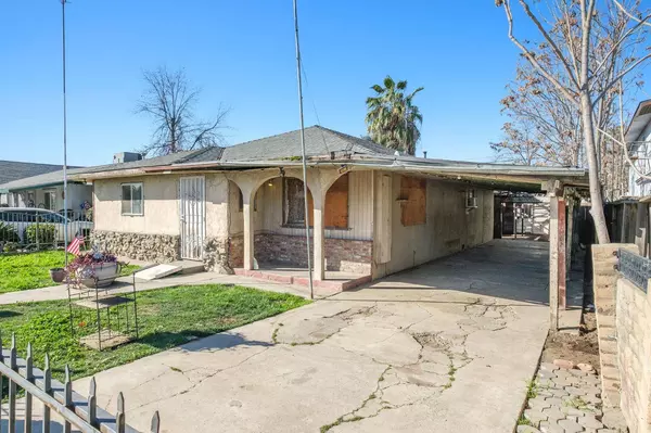 2466 Cedar AVE, Fresno, CA 93725