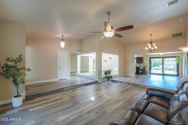 4027 E PUEBLO Avenue, Mesa, AZ 85206